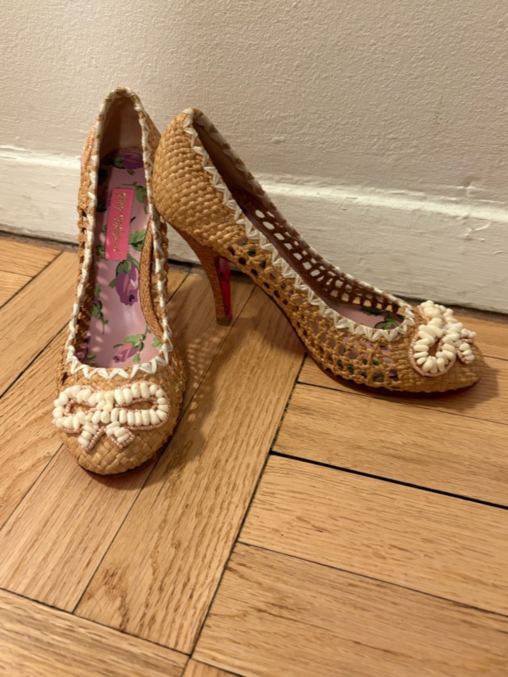 Betsy Johnson Raffia Bow Heels Size 6